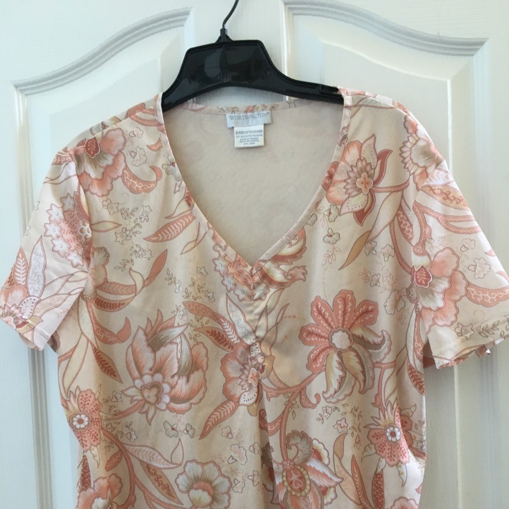 FINal MARKDOWN Soft floral Ladies worthington top xl